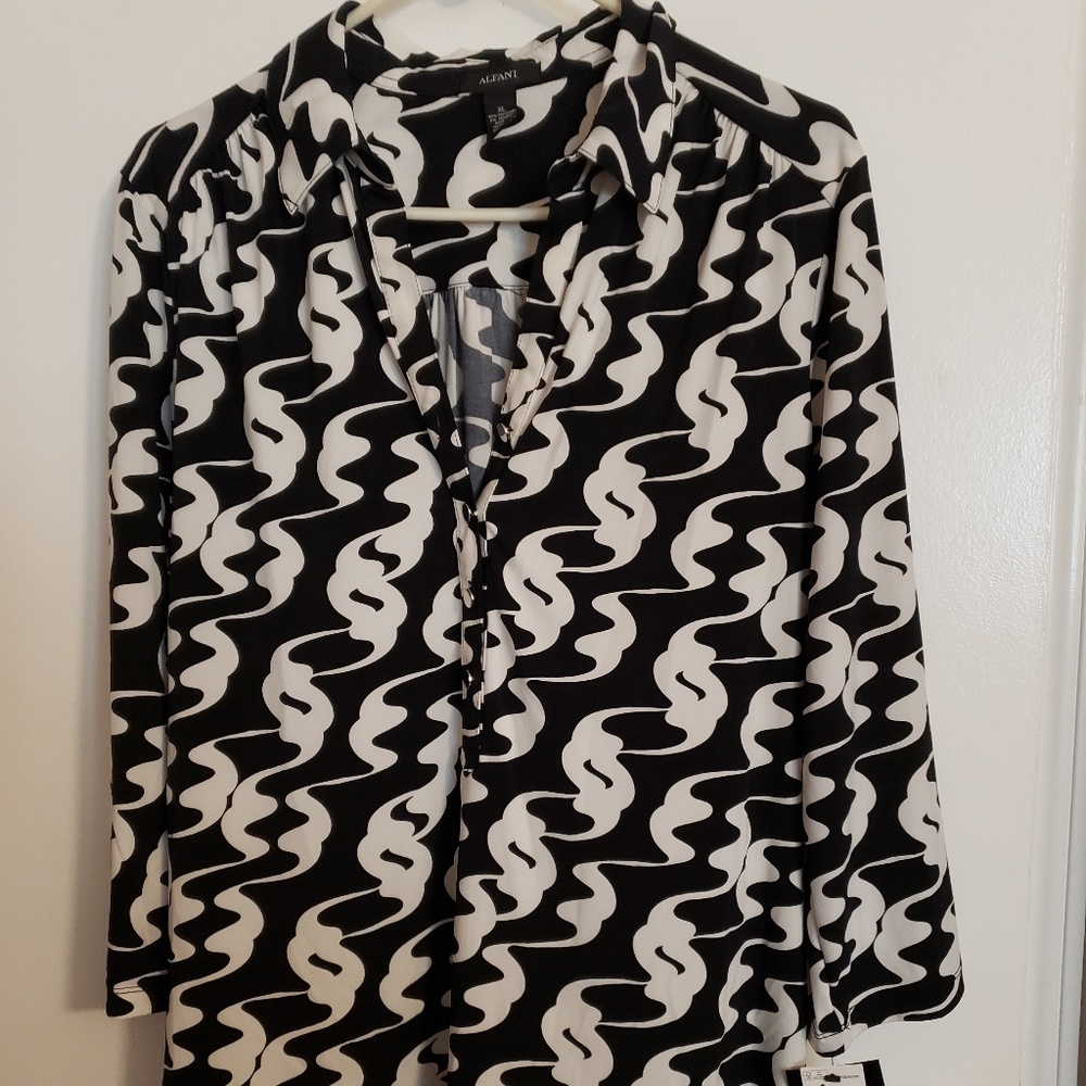 NWT XL Alfini black and white top